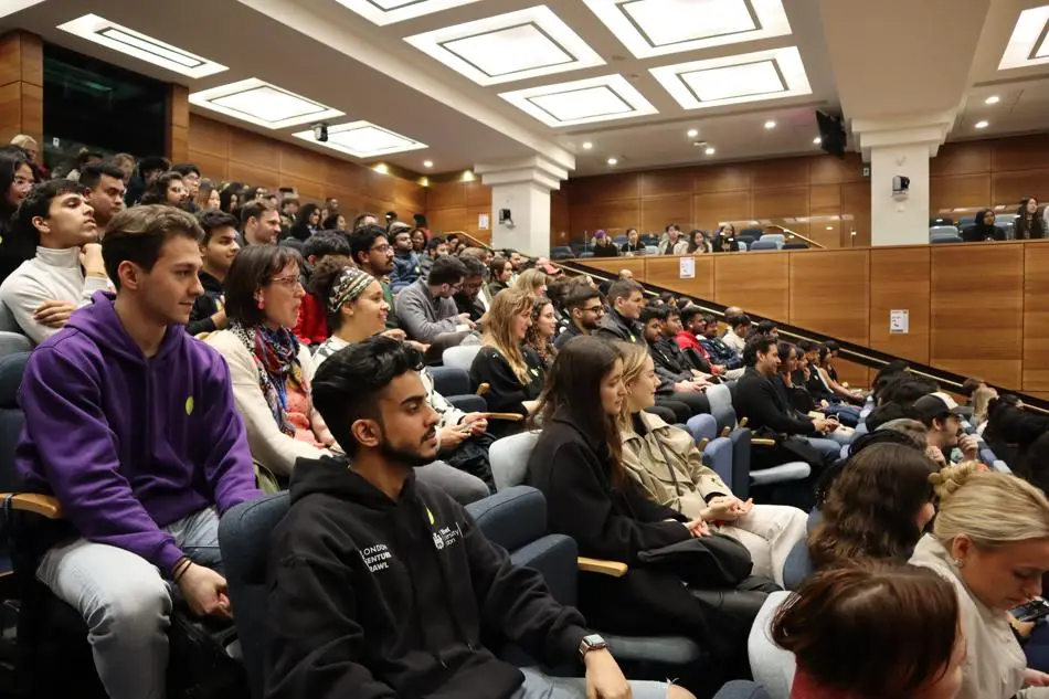 Attendees sitting at Kings college London pitch off competition 